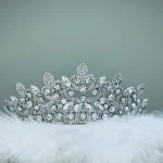 تاج عروس فروزان